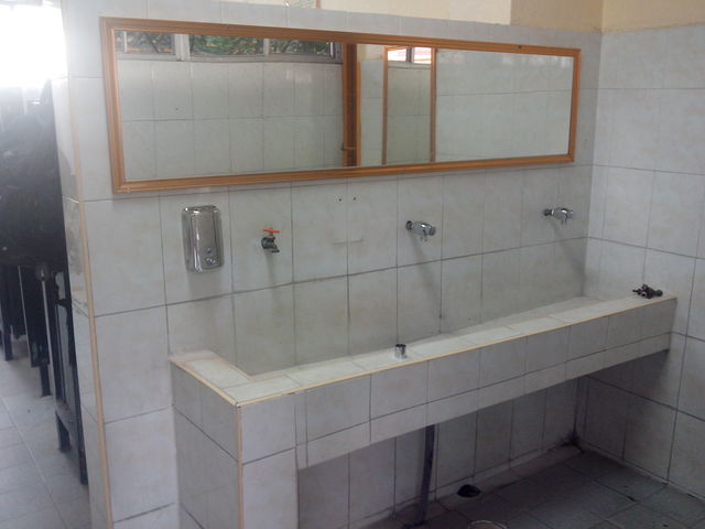 LAVABOS DE NIÑAS, VISTA 2